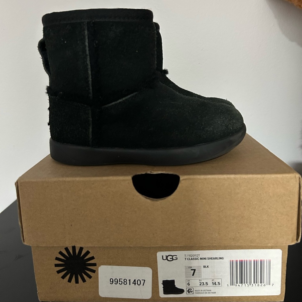 UGG || Classic Mini